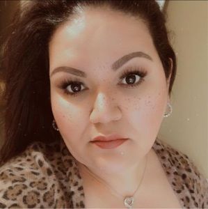 Meet your Posher, Adriana